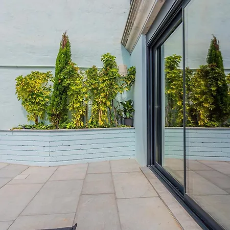 Evolution Luxury Aparthotel 3*