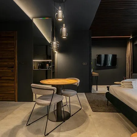 Evolution Luxury Aparthotel