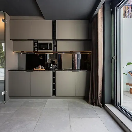 Evolution Luxury Aparthotel
