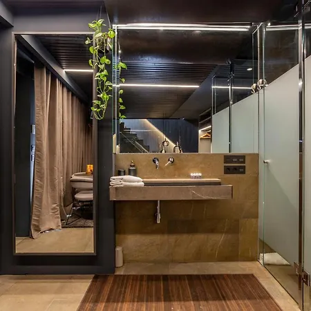 Evolution Luxury Aparthotel