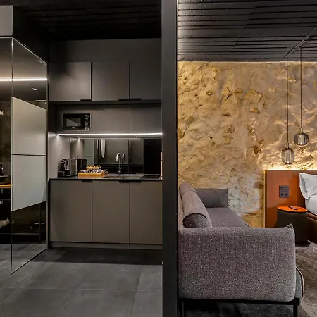 Evolution Luxury Aparthotel