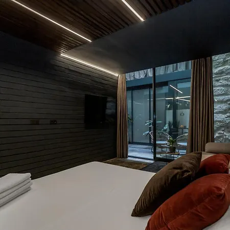 Evolution Luxury Aparthotel
