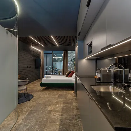 מלון דירות Evolution Luxury 3*