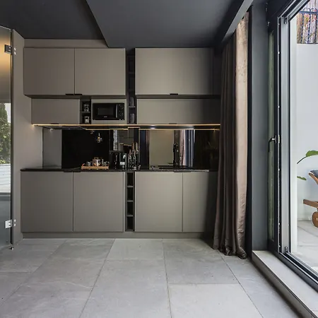 Evolution Luxury Aparthotel 3*