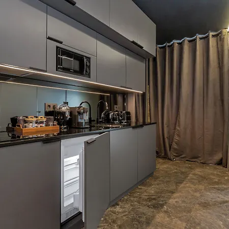 Evolution Luxury Aparthotel 3*