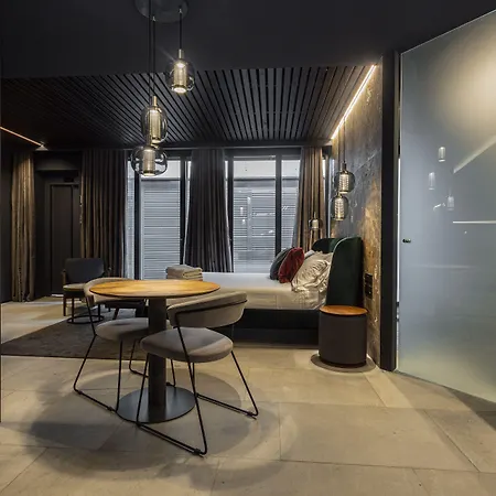 Evolution Luxury Aparthotel