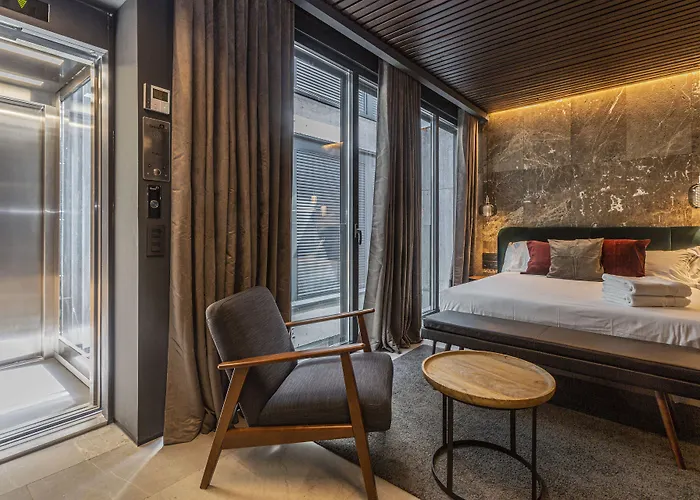 Evolution Luxury Aparthotel 3*