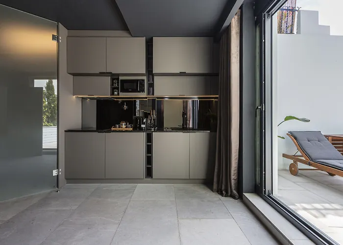 Evolution Luxury Aparthotel 3*
