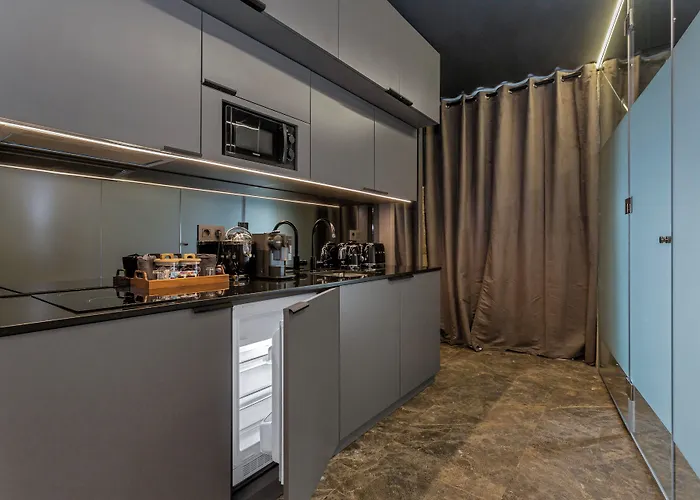 Evolution Luxury Aparthotel 3*