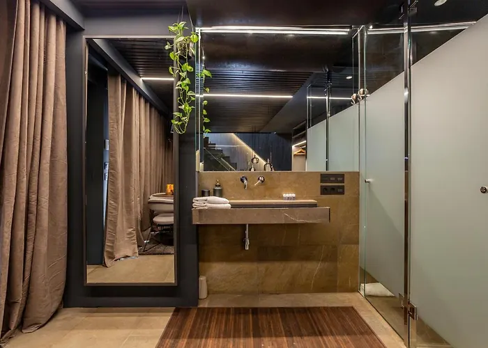 Evolution Luxury Aparthotel